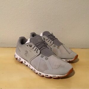 On Cloud Women’s Engineering Running Shoe Gray Size 9